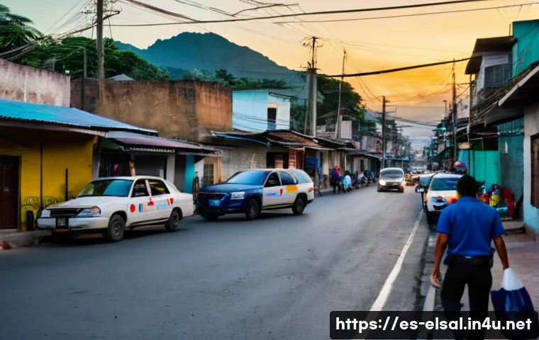 엘살바도르 범죄율 및 위험 지역 - A busy urban street scene in San Salvador at dusk, showing densely packed residential neighborhoods ...